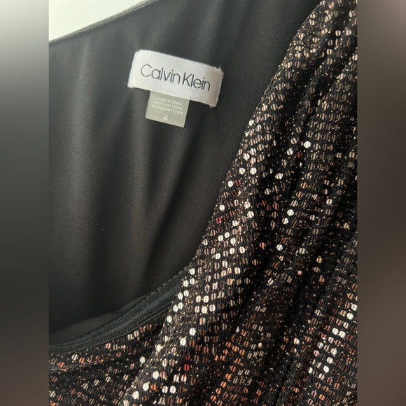 Calvin Klein: Bronze One Shoulder Straight Formal Gown - Picture 4 of 7